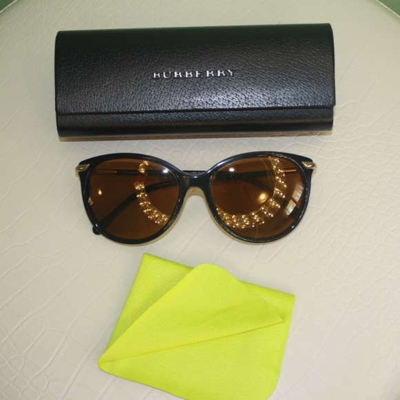 Burberry Sunglasses - Picture 7 of 9